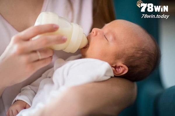 Mơ thấy trẻ sơ sinh đang uống sữa